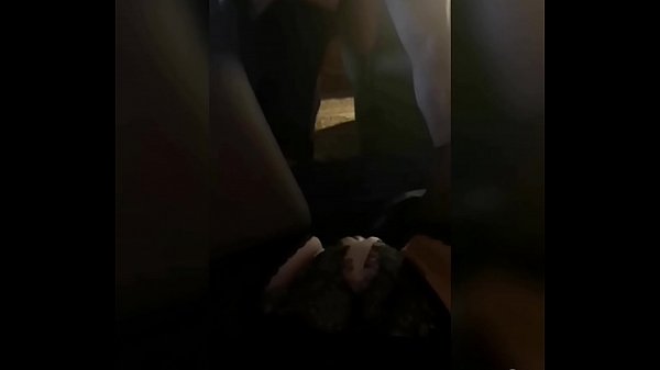 गर्म एमजेएम। पति अपनी पत्नी के सामने गर्लफ्रेंड को चोदता है। पत्नी की चूत गीली हो जाती है, उसकी गंदी कल्पनाएँ मन को झकझोर देती हैं