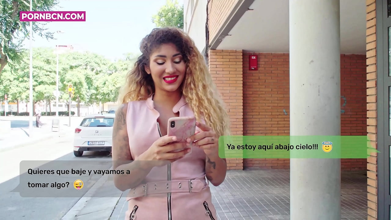 बेवफा पत्नी अपने युवा प्रेमी को मुश्किल से चोदने वाली है जबकि उसका पति काम करता है। स्तन और एक बड़े गधे के साथ लैटिना। वीनस एफ़्रोडाइट।